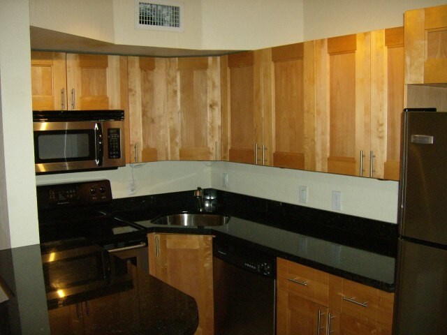 Foto del edificio - 660 NE 11th Ave