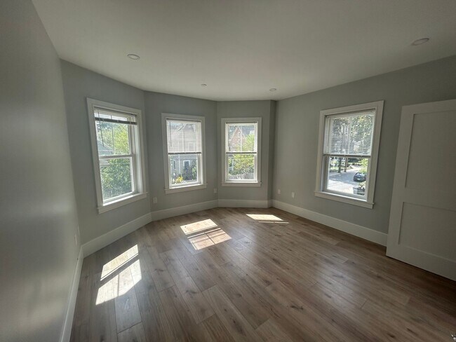 Building Photo - 9 Holton St