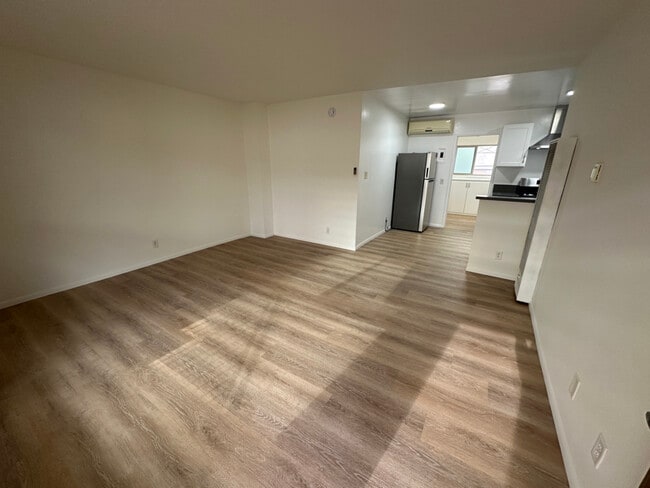 Building Photo - 1262 Granville Ave