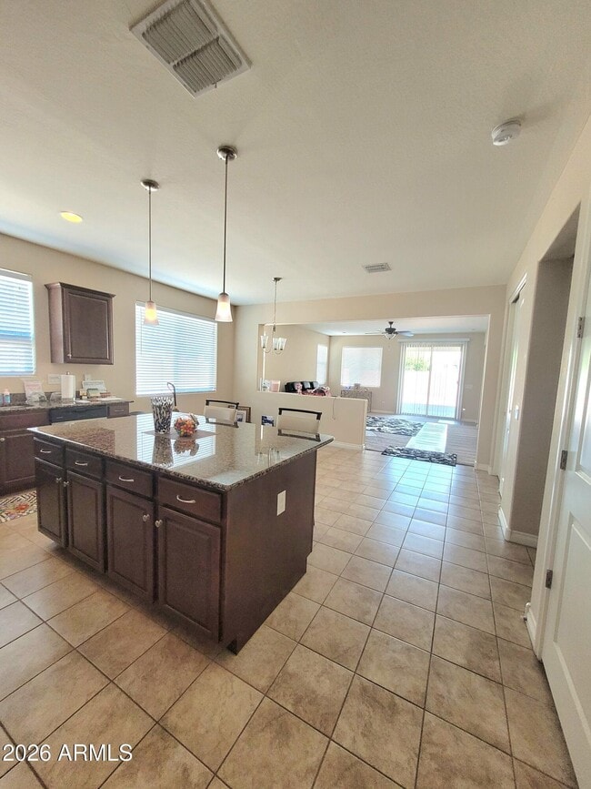 Foto del edificio - 194 E Mead Dr