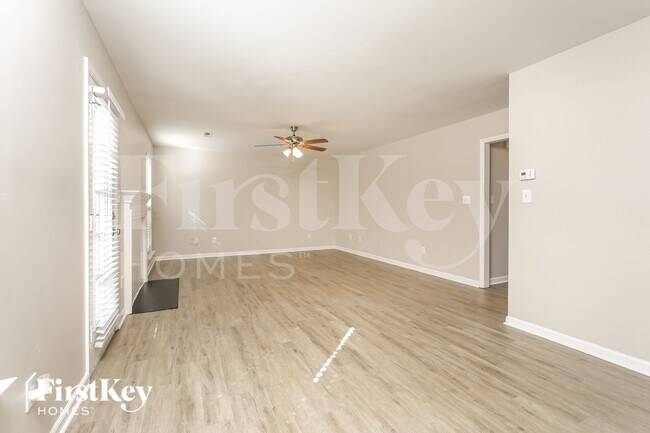 Building Photo - 1050 Spruce Garden Dr