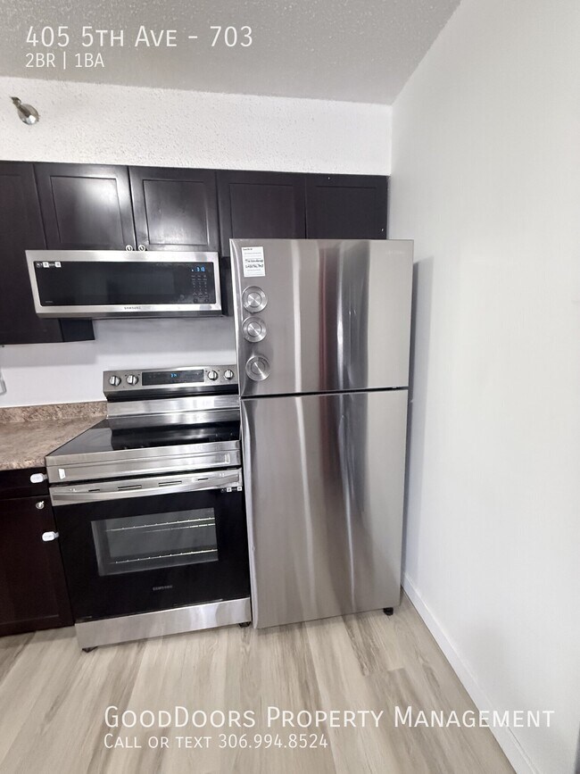 Photo du bâtiment - 405 5th Ave N