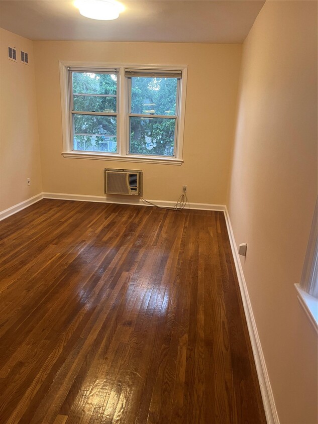 Primary Photo - 77-22 76th St