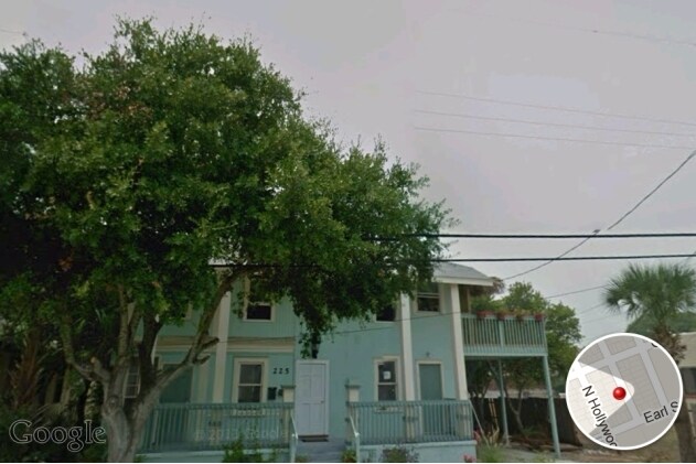 Building Photo - 225 N Oleander Ave
