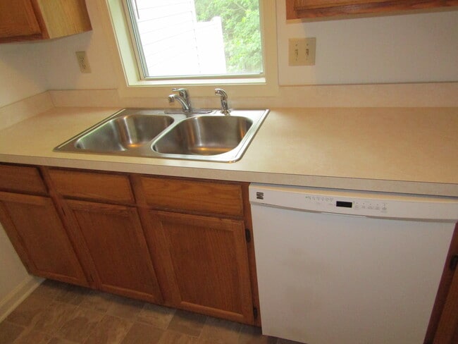 Foto del edificio - 52 Hilldale Dr