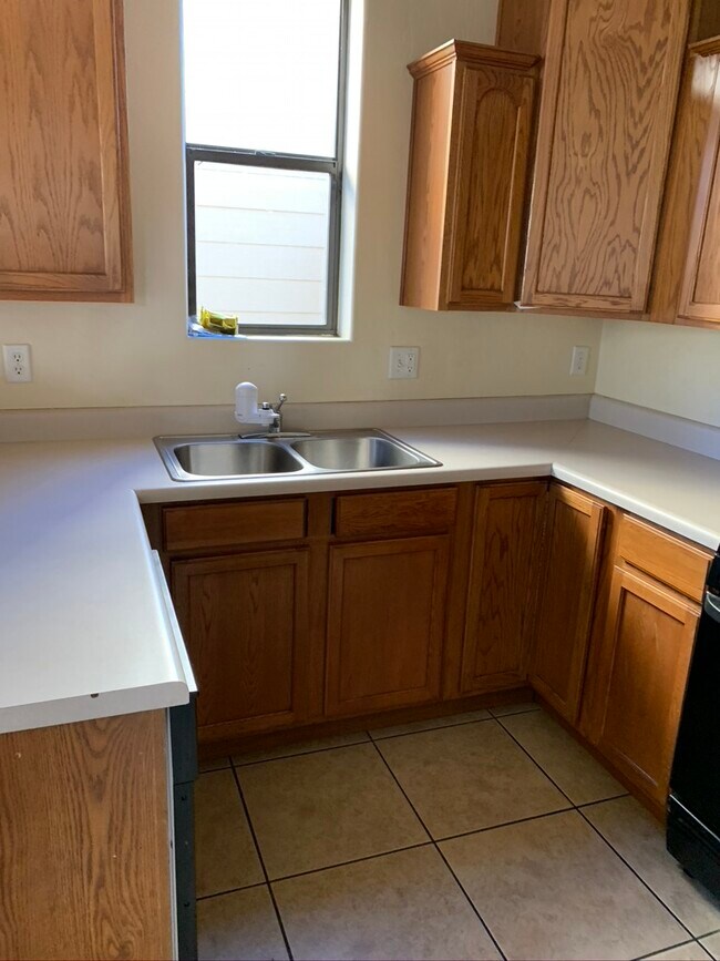 Building Photo - 1461 E Turney Dr