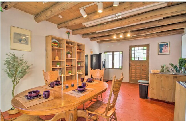 Foto del edificio - 7617 Guadalupe Trail NW