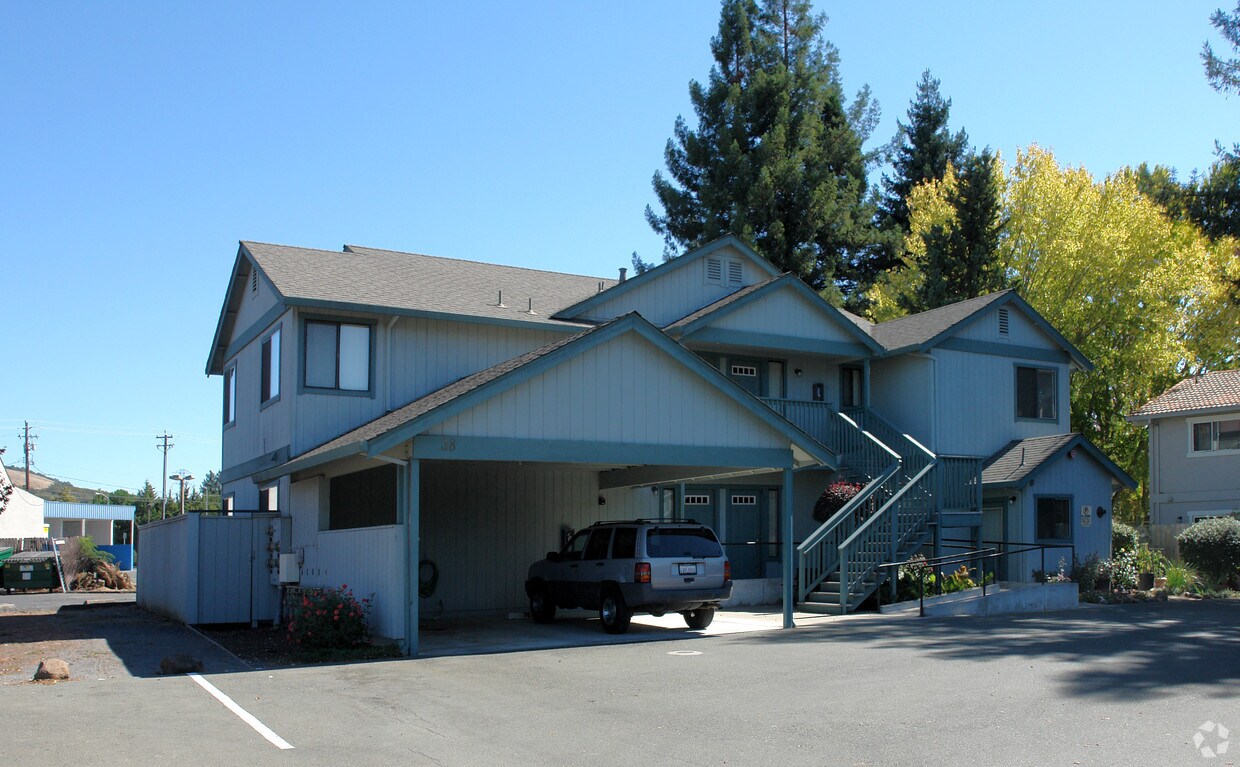 Primary Photo - 38 Lark Center Dr