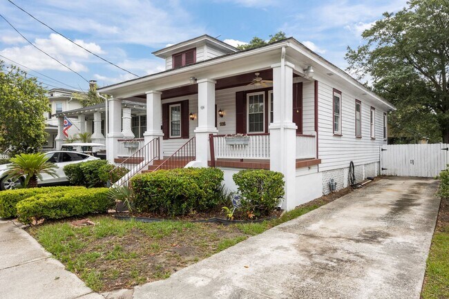 Foto del edificio - Incredibly Well Maintained & Beautiful Hom...