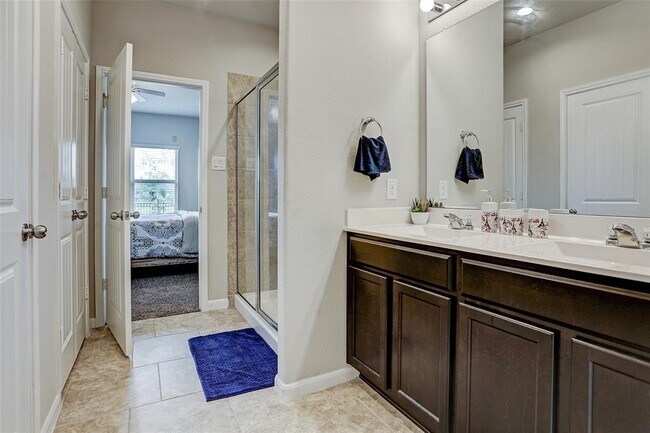 Foto del edificio - 1406 Lake City Ln