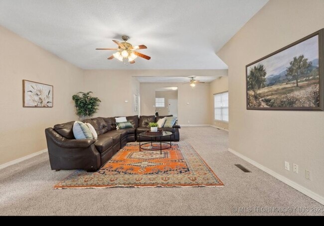 Foto del edificio - 806 S Osage Ave