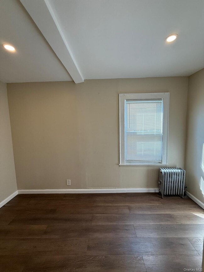 Foto del edificio - 221-29 106th Ave