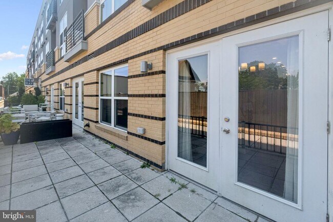 Building Photo - 1800 Mt Vernon Ave