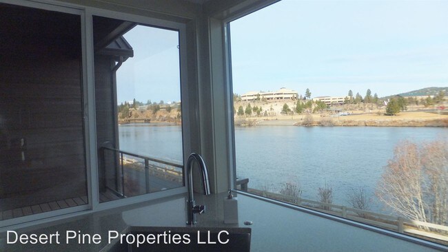 Foto del edificio - 3 br, 3.5 bath House - 917 SW Theater Dr.
