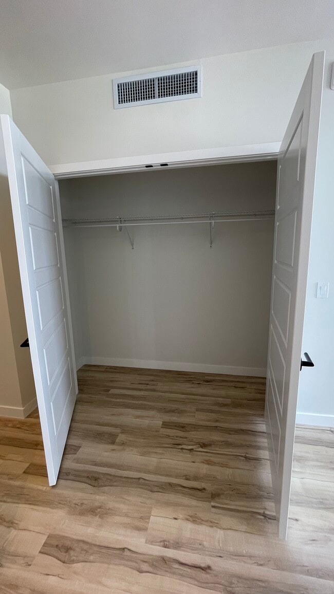 Building Photo - 212 SW 5th Ave