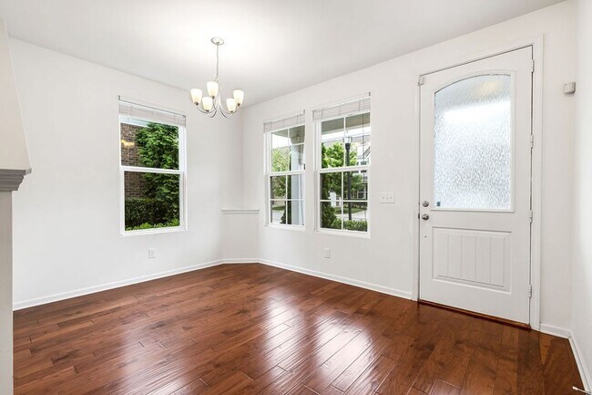 Foto del edificio - 1038 Livingstone Ln
