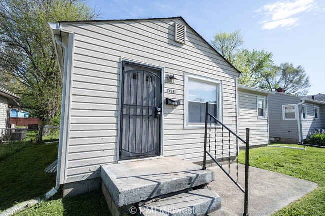 Building Photo - "Charming 2-Bedroom Retreat in Indianapoli...