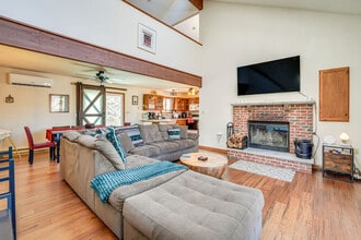 Building Photo - 5317 Woodbridge Dr E