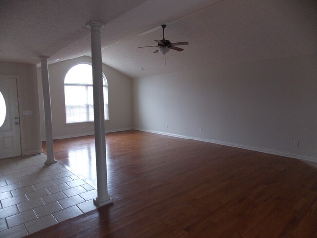 Building Photo - 106 Cornflower Way Radcliff