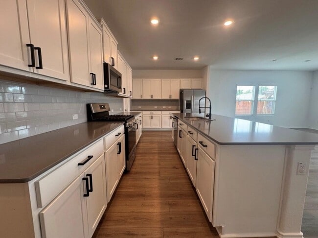 Building Photo - 208 Otter Rd