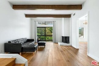 Building Photo - 1571 Palisades Dr
