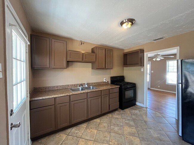 Foto del edificio - THREE BEDROOM ONE BATH HOME!