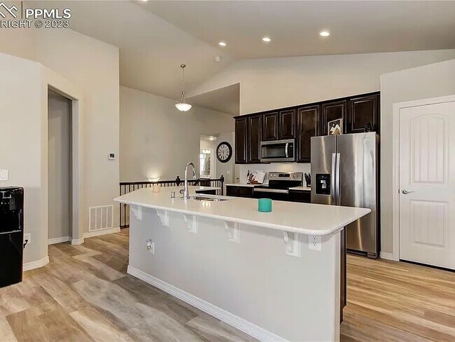 Foto del edificio - 6512 Tillamook Dr