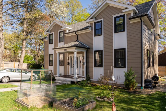 Building Photo - 53 Bailey St