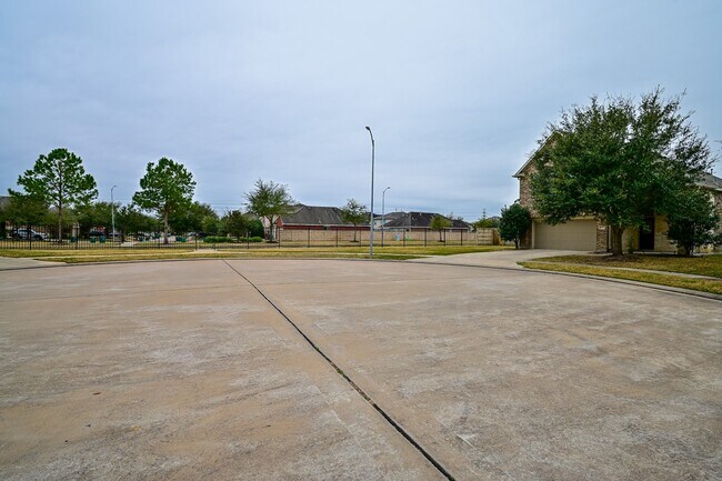 Foto del edificio - 6026 Baileys Run Ln