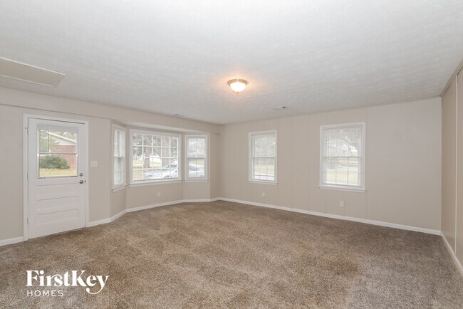 Building Photo - 2631 Falcon Ridge Dr SW