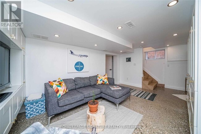 Building Photo - 55 Symons St