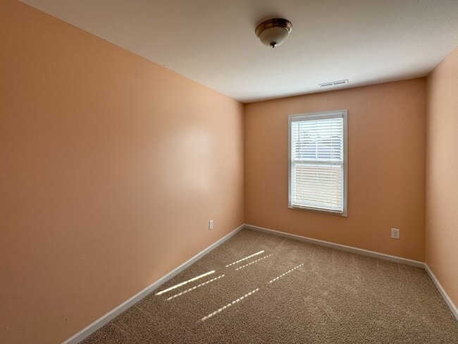 Foto del edificio - Spacious 4 Bed 2.5 Bath Home with Flex Rooms