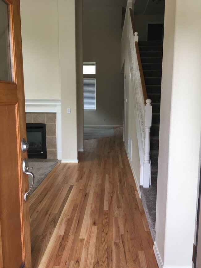 Building Photo - Gorgeous River Canyon Community Home!