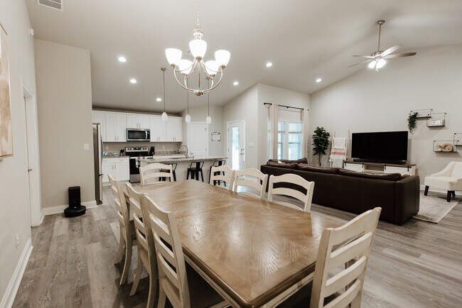 Building Photo - 5875 Anderson Ln