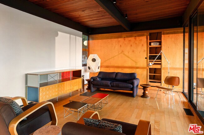 Building Photo - 3075 Knob Dr