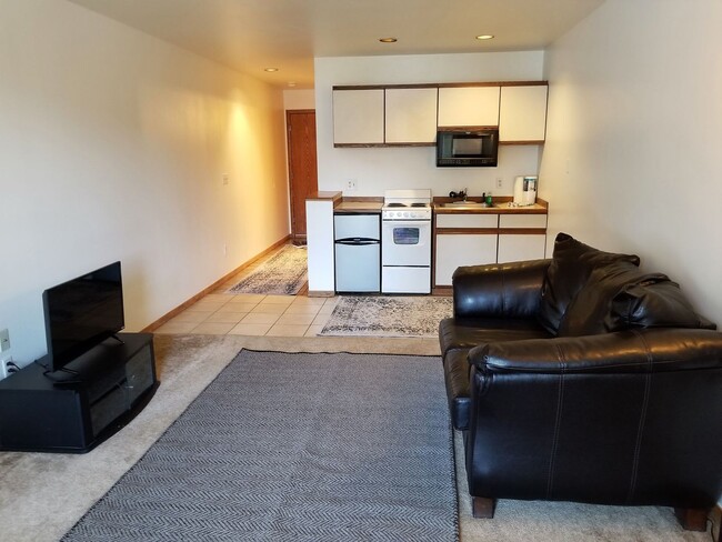 Building Photo - Long Term Rental- Cedar Lodge 207