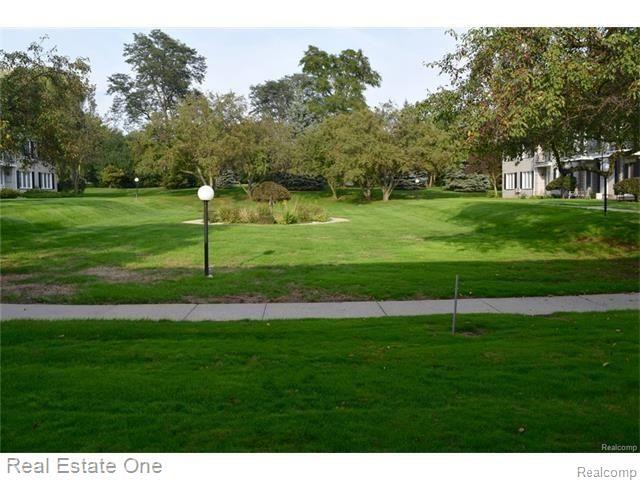 Foto del edificio - 100 W Hickory Grove Rd