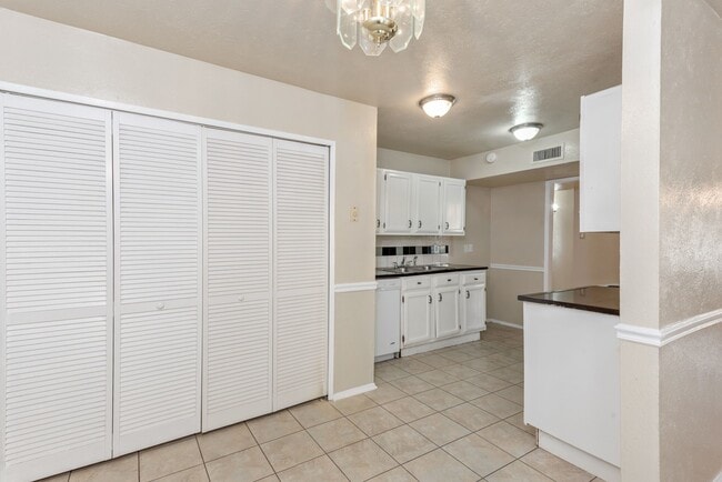 Building Photo - 24111 Reagon Canyon Dr