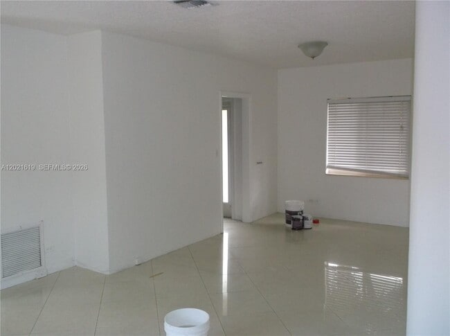 Foto del edificio - 727 NE 16th Ave