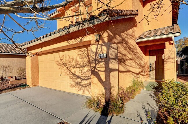 Foto del edificio - Remodeled Three Bedroom in Summerlin! No carpet!