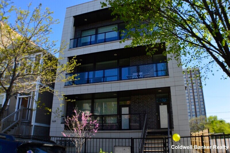 Primary Photo - 1639 W Warren Blvd