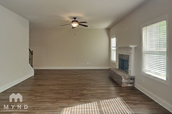 Foto del edificio - 9028 Holder Rd