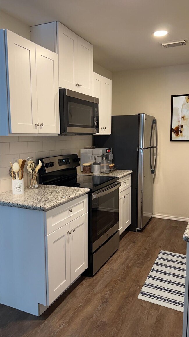 Cocinas completamente renovadas - Porter Plaza Apartments