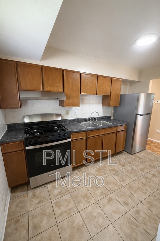 Building Photo - 329 Caithness Rd