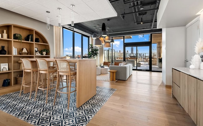 Building Photo - 2044 W Harrison St