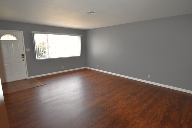 Building Photo - 1368 Ellen Ln