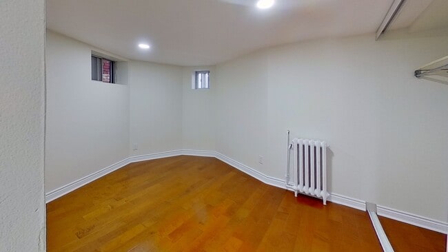 Photo du bâtiment - 157 Spadina Rd
