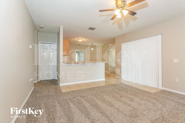 Foto del edificio - 927 Cannes Dr