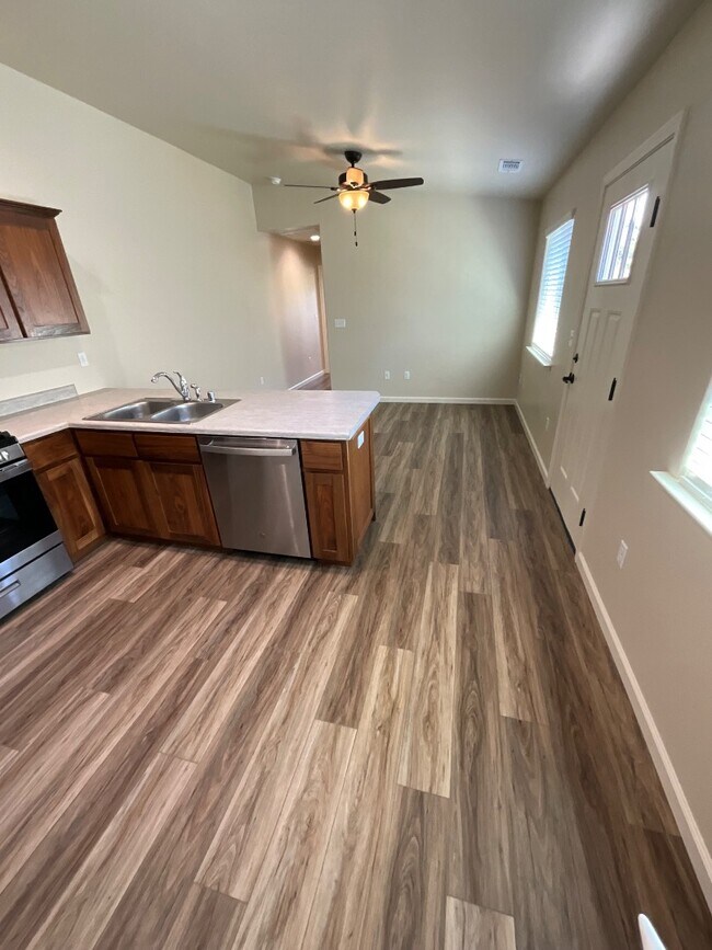 Foto del edificio - 1691 Windsor Ave