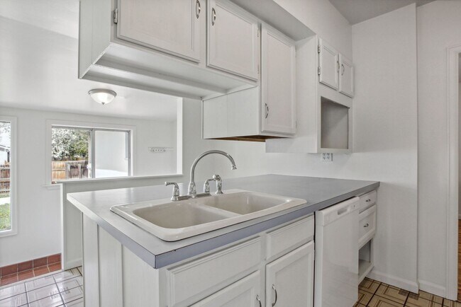 Foto del edificio - Perfect for Roommates or Families! 3 Bed /...